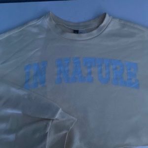 Cropped warm sweater with blue print